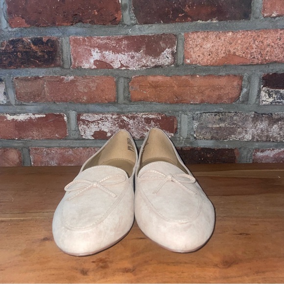 J.CREW Suede Ballet flats w a bow cap toe - Picture 2 of 4